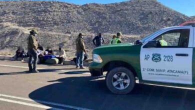 Photo of Detienen a 19 extranjeros de nacionalidad boliviana que ingresan al país en forma irregular en la comuna de San Pedro de Atacama