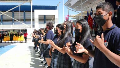 Photo of Cantando “todos juntos” comenzó el año escolar en el Liceo B-8