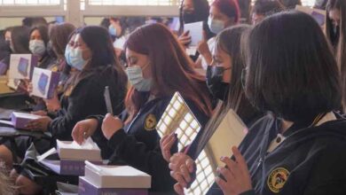 Photo of 30 alumnas del Liceo B-10 recibieron tablets con los que participarán de importante curso de introducción a la minería