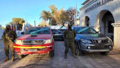 Photo of Carabineros de San Pedro de Atacama recuperó dos camionetas con encargo por robo