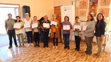 Photo of Más de 60 vecinas y vecinos de San Pedro de Atacama participaron en talleres de textiles y reutilización de botellas de vidrio