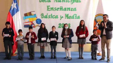 Photo of Municipalidad de Calama entregó becas para alumnos de enseñanza básica y media