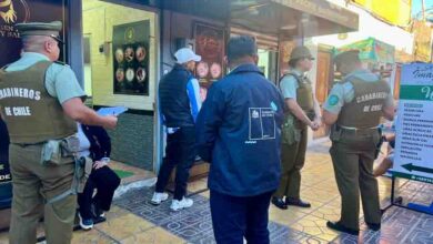 Photo of Delegación Presidencial y Carabineros realizan copamiento en sector central, fiscalizando Barberías, Mini Casinos y Locales de Alcohol