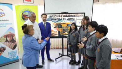 Photo of Estudiantes de Calama mejoran su aprendizaje con pantallas interactivas